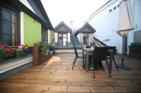 Old Town apartment with balcony & terrace